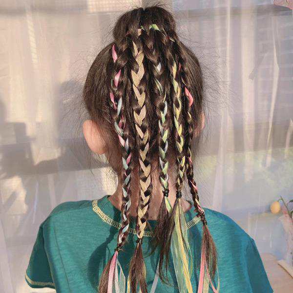 カラフルなロングリボン付きのヘアゴムセット。ヘアゴム1つにつき2色のカラーリボンが付いており、Cuteな編み込みヘアーが簡単に作れます -ダンスやイベントなど気合の入った日のヘアスタイルにおすすめ！1